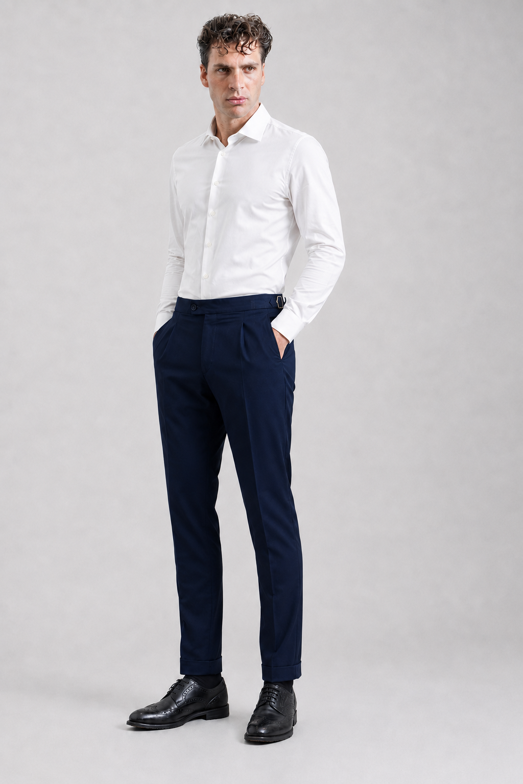 Pantalone  sartoriale con fibbia di  regolazione laterale